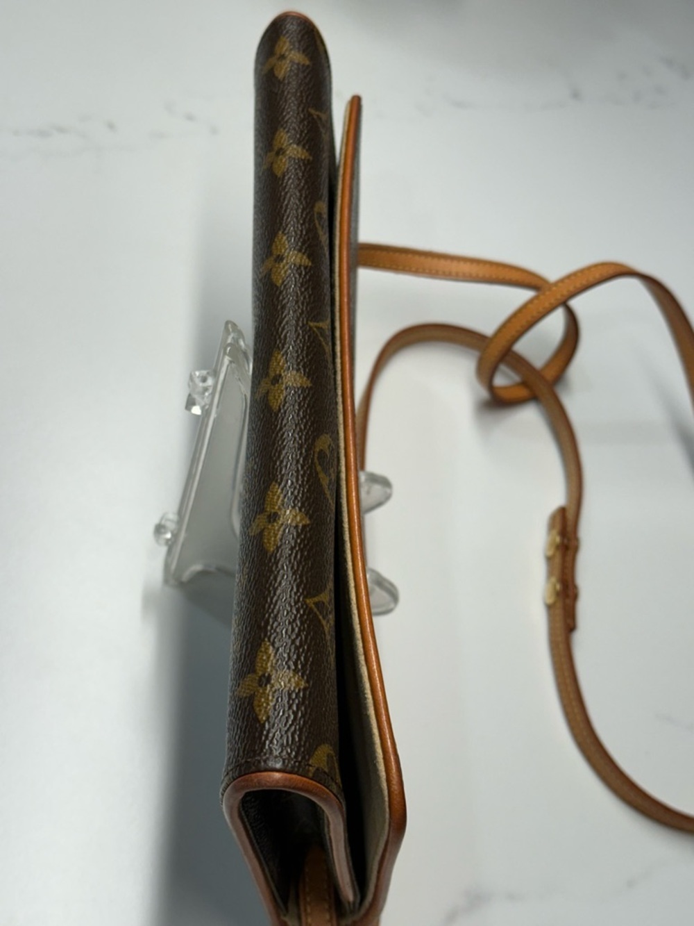 Louis Vuitton Monogram Shoulder/Crossbody Pouchette in Classic LV Monogram - Picture 6 of 16